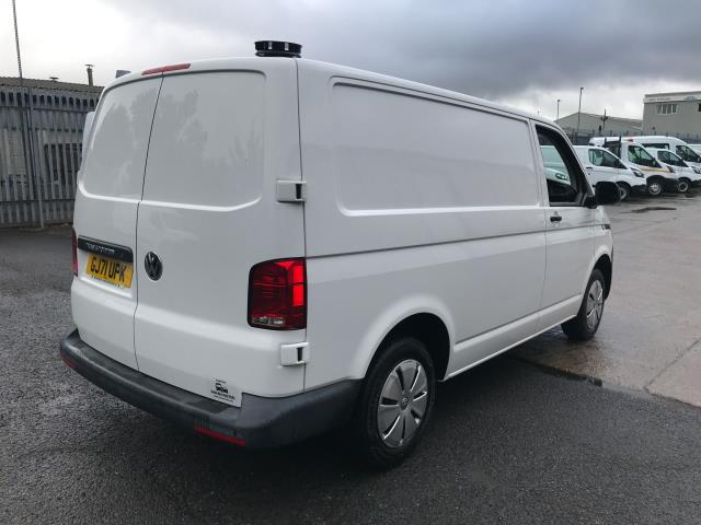 2021 Volkswagen Transporter T28 SWB STARTLINE 110PS BUSINESS  AIR CON  EURO 6 (GJ71UPK) Image 4