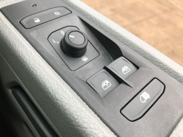 2021 Volkswagen Transporter T28 SWB STARTLINE 110PS BUSINESS  AIR CON  EURO 6 (GJ71UPK) Image 38