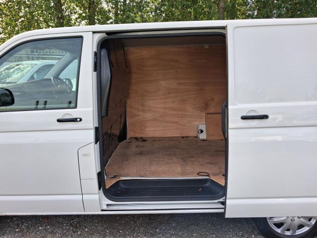 2021 Volkswagen Transporter T28 SWB STARTLINE 110PS BUSINESS  AIR CON  EURO 6 (GJ71UPK) Image 5