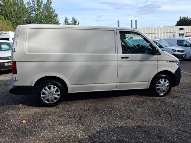 2021 Volkswagen Transporter T28 SWB STARTLINE 110PS BUSINESS  AIR CON  EURO 6 (GJ71UPK) Image 13