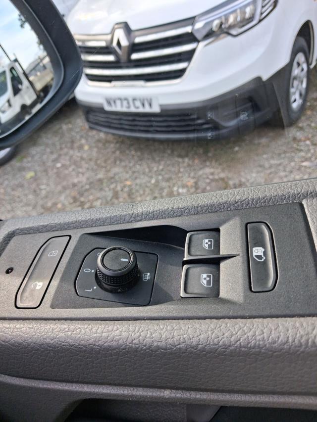 2021 Volkswagen Transporter T28 SWB STARTLINE 110PS BUSINESS  AIR CON  EURO 6 (GJ71UPK) Image 16