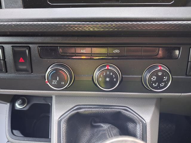 2021 Volkswagen Transporter T28 SWB STARTLINE 110PS BUSINESS  AIR CON  EURO 6 (GJ71UPK) Image 20
