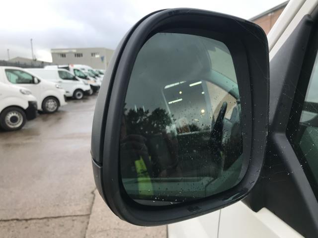 2021 Volkswagen Transporter T28 SWB STARTLINE 110PS BUSINESS  AIR CON  EURO 6 (GJ71UPK) Image 40