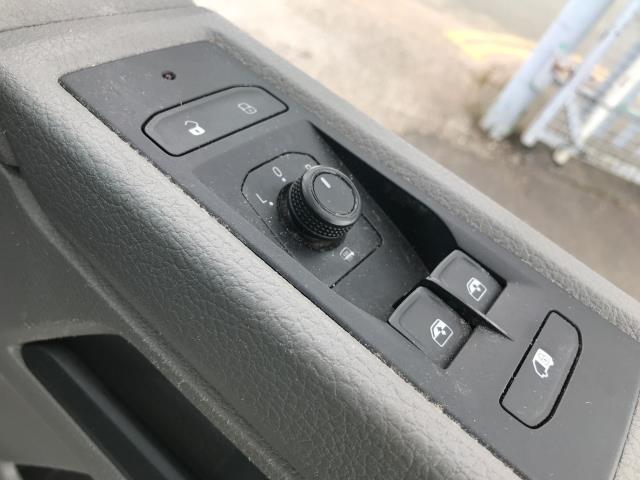 2021 Volkswagen Transporter T28 SWB STARTLINE 110PS BUSINESS  AIR CON  EURO 6 (GJ71WGO) Image 37