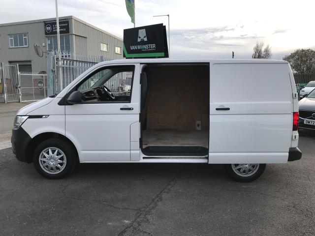 2021 Volkswagen Transporter T28 SWB STARTLINE 110PS BUSINESS  AIR CON  EURO 6 (GJ71XWS) Image 10