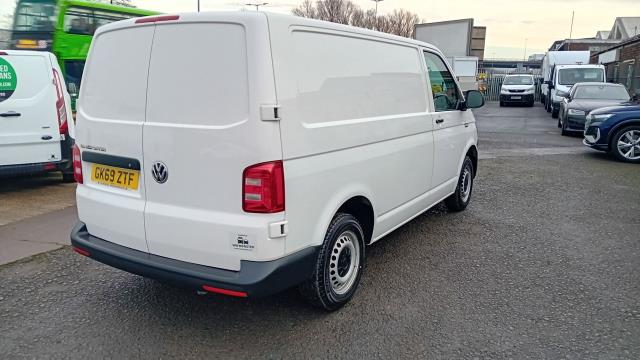 2019 Volkswagen Transporter 2.0 Tdi Bmt 102 Startline Van Euro 6 (GK69ZTF) Image 9