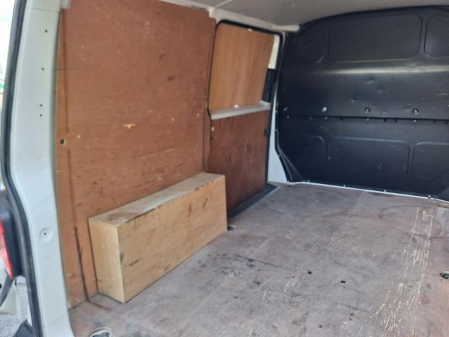 2020 Volkswagen Transporter T28 SWB STARTLINE 110PS BUSINESS  AIR CON  EURO 6 (GK70LNV) Image 9