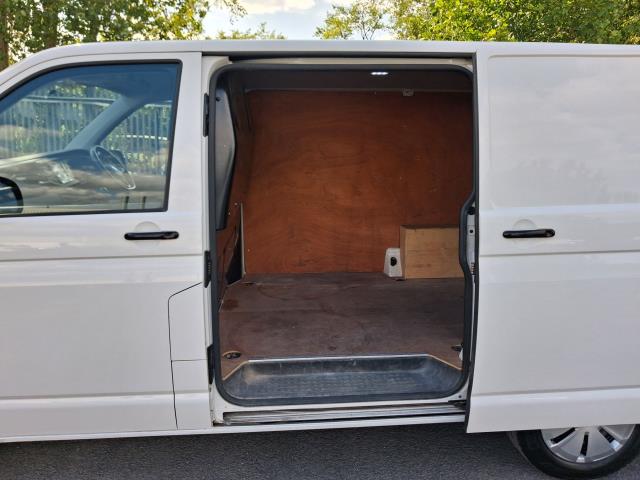 2020 Volkswagen Transporter T28 SWB STARTLINE 110PS BUSINESS  AIR CON  EURO 6 (GK70LNV) Image 5