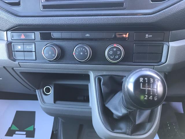 2019 Volkswagen Crafter CR35 2.0 TDI 140PS TRENDLINE MWB HIGH ROOF VAN EURO 6 (GL19OHO) Image 15