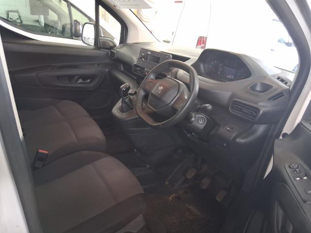 2022 Volkswagen Caddy 2.0 Tdi 102Ps Commerce Van [Business] (GL22AGO) Image 2