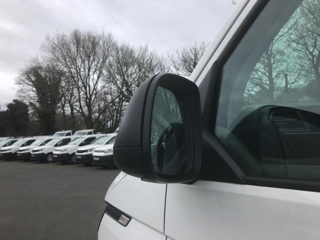 2022 Volkswagen Transporter T28 SWB STARTLINE 110PS BUSINESS  AIR CON  EURO 6 (GL22GYJ) Image 19