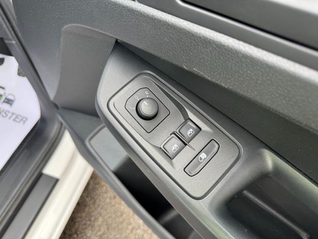 2022 Volkswagen Caddy 2.0 Tdi 102Ps Commerce Van Business (GL22YGE) Image 19