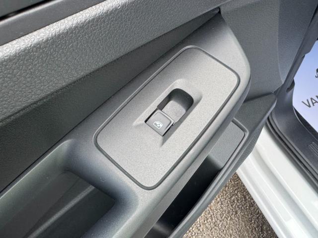 2022 Volkswagen Caddy 2.0 Tdi 102Ps Commerce Van Business (GL22YGE) Image 44