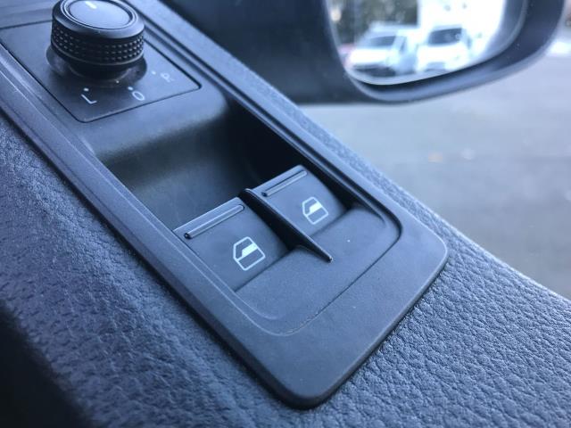 2018 Volkswagen Transporter  T28 SWB DIESEL 2.0 TDI BMT 102 STARTLINE VAN EURO 6 (GL68APO) Image 24
