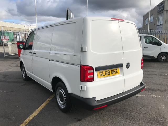 2018 Volkswagen Transporter  T28 SWB 2.0TDI BMT 102PS STARTLINE EURO 6 (GL68BHZ) Image 4