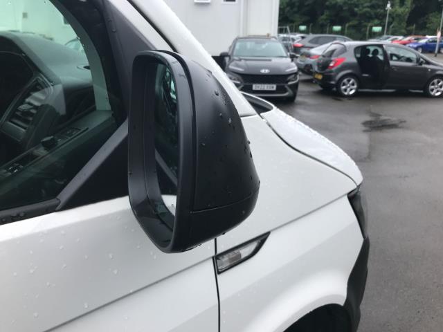 2019 Volkswagen Transporter 2.0 TDI BMT 102 STARLINE KOMBI VAN EURO 6 (GL69ZRA) Image 17