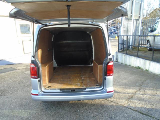 2017 Volkswagen Transporter 2.0 Tdi Bmt 150 Highline Van (GM17AEW) Image 9