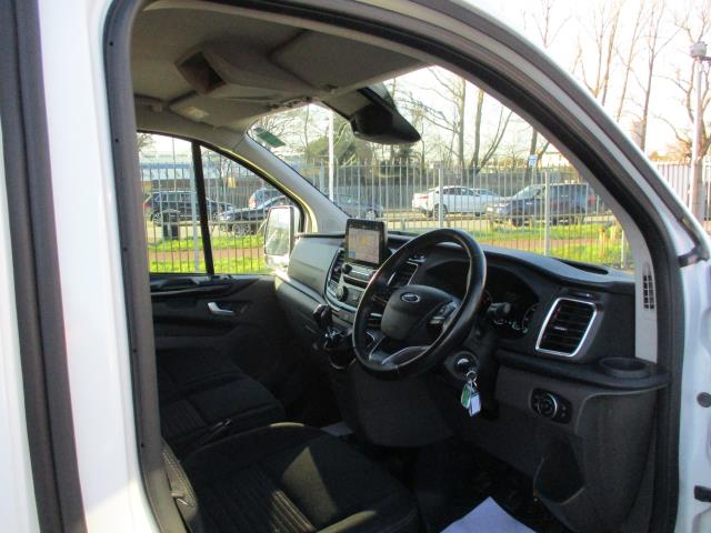 2021 Ford Transit Custom 300 L1 FWD 2.0TDCI ECOBLUE 130PS LOW ROOF LIMITED (HT70HYH) Image 11