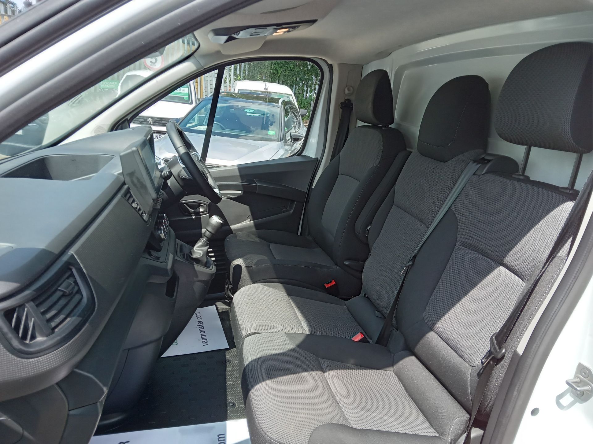 Renault Trafic (2014+) Bentley Style Black Leatherette Front Seat Covers – UK Custom Covers SC639B