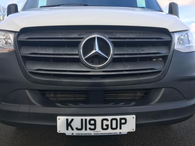 2019 Mercedes-Benz Sprinter 3.5T Crew Cab Tipper L3 (KJ19GOP) Image 13