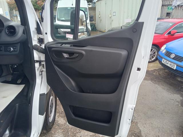 2021 Mercedes-Benz Sprinter 3.5T LUTON (KJ21CWM) Image 32