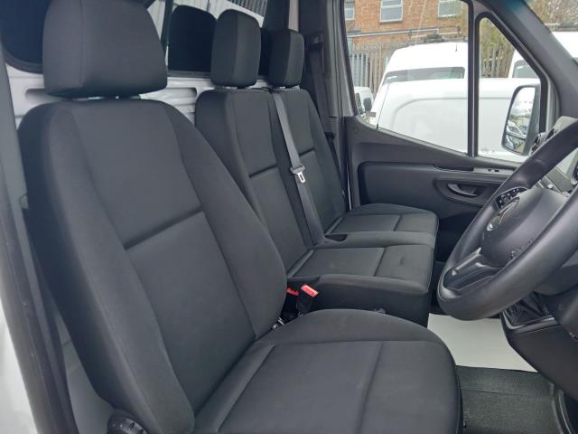 2021 Mercedes-Benz Sprinter 3.5T LUTON (KJ21CWM) Image 30