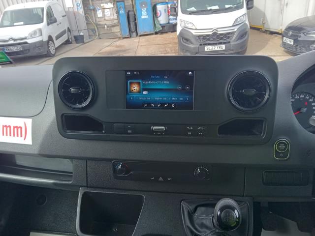 2021 Mercedes-Benz Sprinter 3.5T LUTON (KJ21CWM) Image 22