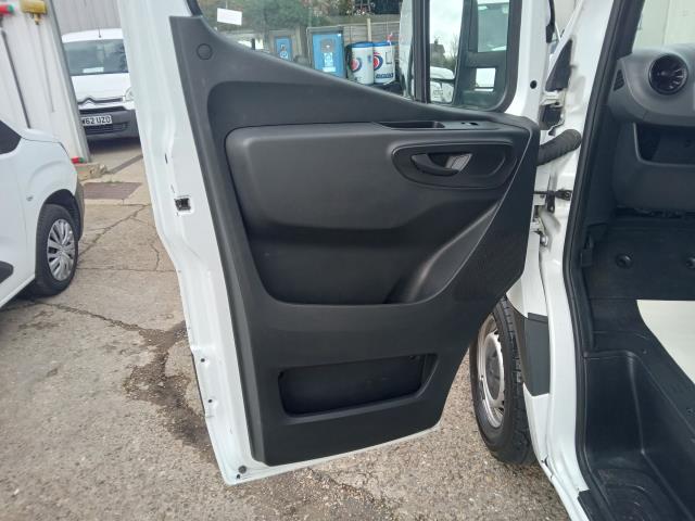 2021 Mercedes-Benz Sprinter 3.5T LUTON (KJ21CWM) Image 28