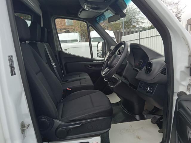 2021 Mercedes-Benz Sprinter 3.5T LUTON (KJ21CWM) Image 29