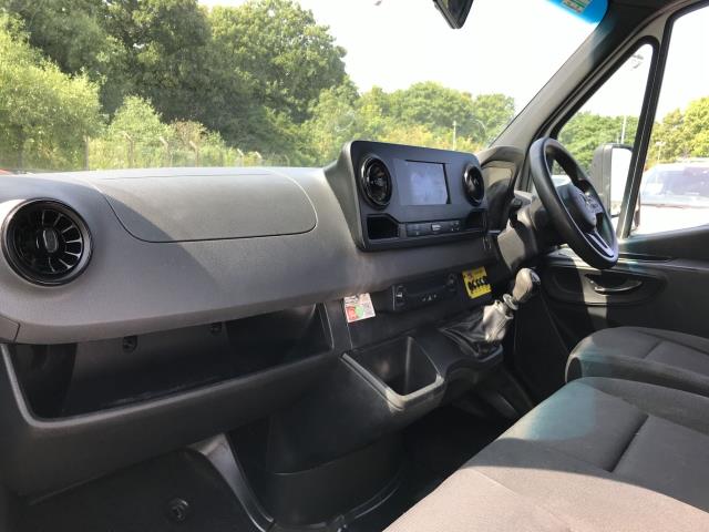 2021 Mercedes-Benz Sprinter 3.5T Sprinter 315 CDI Dropside RWD (KJ21SFX) Image 6