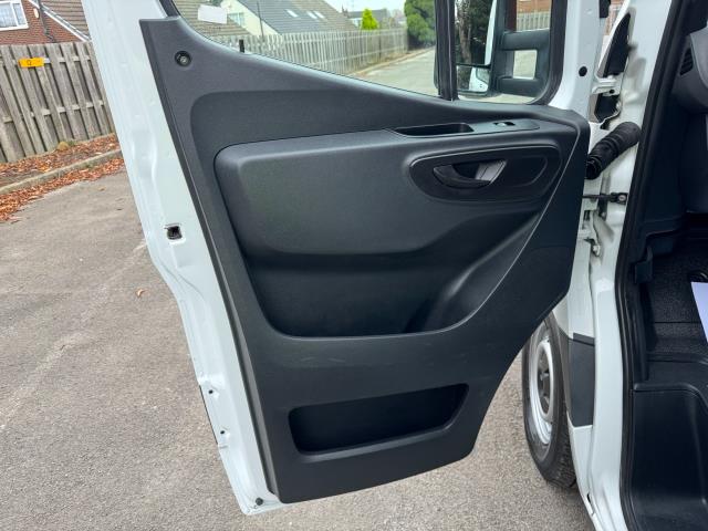 2019 Mercedes-Benz Sprinter 314 Luton Tail Lift Euro 6 (KM19EDJ) Image 38