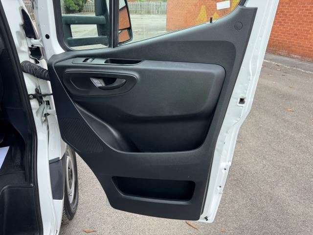 2019 Mercedes-Benz Sprinter 314 Luton Tail Lift Euro 6 (KM19EDJ) Image 18