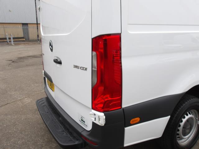 2022 Mercedes-Benz Sprinter 315 CDi L2 H2 Progressive Van (KM22MUY) Image 11
