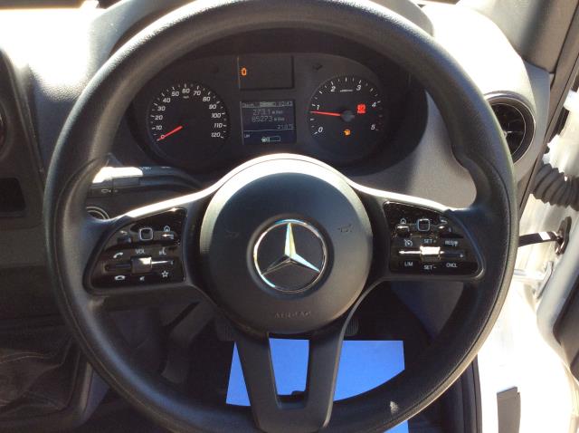 2022 Mercedes-Benz Sprinter 315CDI Hd Emissions Progressive (Tail Lift) (KM22NKJ) Image 16
