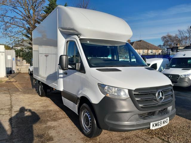 2019 Mercedes-Benz Sprinter 3.5T Luton (KM69NHD) Image 2