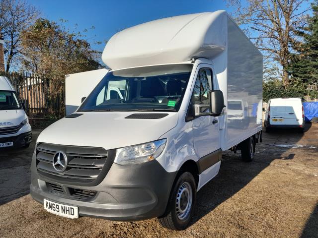 2019 Mercedes-Benz Sprinter 3.5T Luton (KM69NHD) Image 4