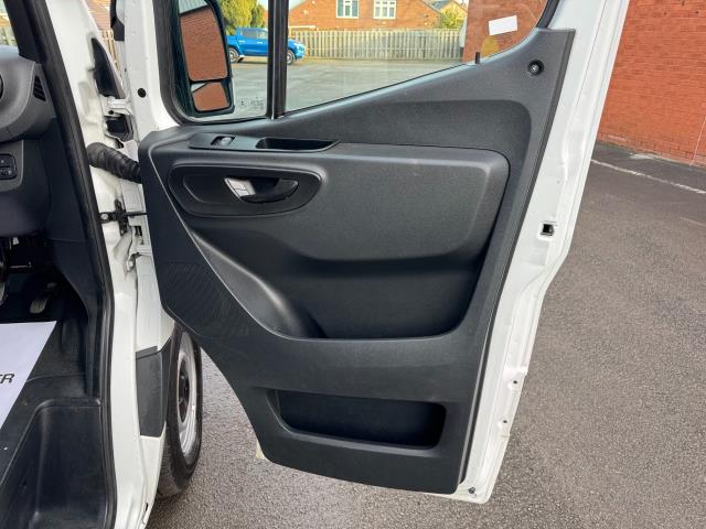 2019 Mercedes-Benz Sprinter L3 316 DROPSIDE TAILLIFT (KM69WRJ) Image 17