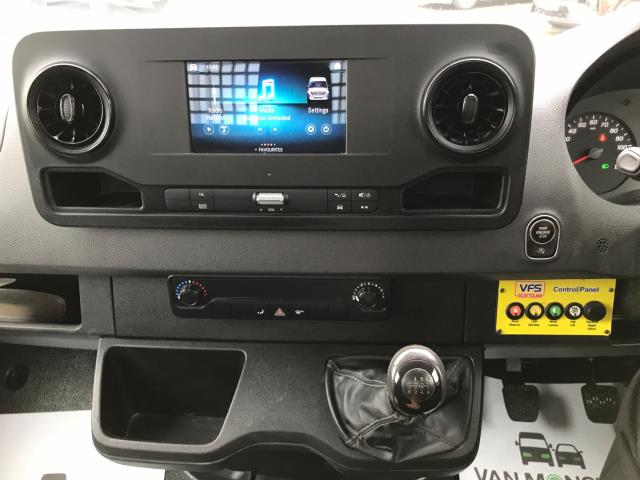 2021 Mercedes-Benz Sprinter 3.5T Progressive Dropside 315CDI RWD  (KM71JDX) Image 17