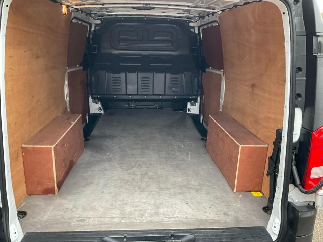 2021 Mercedes-Benz Vito 116Cdi Progressive Van 9G-Tronic (KM71NZP) Image 12
