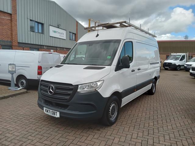 2021 Mercedes-Benz Sprinter 3.5T H2 Progressive Glass (Frail) Carrier Van (KM71OBT) Image 3