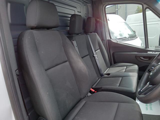 2021 Mercedes-Benz Sprinter 3.5T H2 Progressive Glass (Frail) Carrier Van (KM71OBT) Image 15