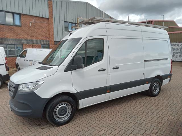 2021 Mercedes-Benz Sprinter 3.5T H2 Progressive Glass (Frail) Carrier Van (KM71OBT) Image 4