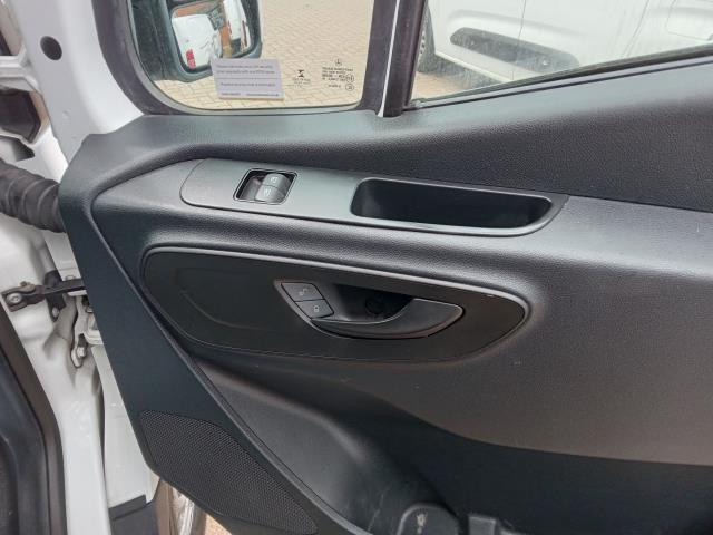 2021 Mercedes-Benz Sprinter 3.5T H2 Progressive Glass (Frail) Carrier Van (KM71OBT) Image 21