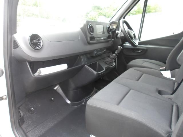 2021 Mercedes-Benz Sprinter 315Cdi  L2 H2 3.5T Progressive Van with Glazing Rack and Roof Rack  (KM71OCB) Image 20