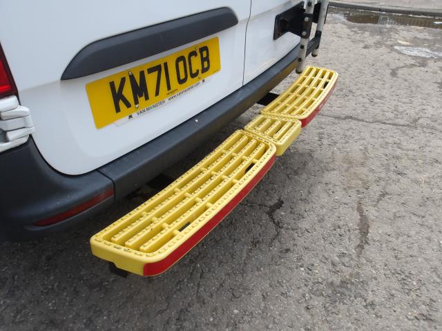 2021 Mercedes-Benz Sprinter 315Cdi  L2 H2 3.5T Progressive Van with Glazing Rack and Roof Rack  (KM71OCB) Image 16