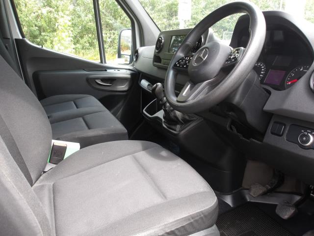 2021 Mercedes-Benz Sprinter 315Cdi  L2 H2 3.5T Progressive Van with Glazing Rack and Roof Rack  (KM71OCB) Image 17