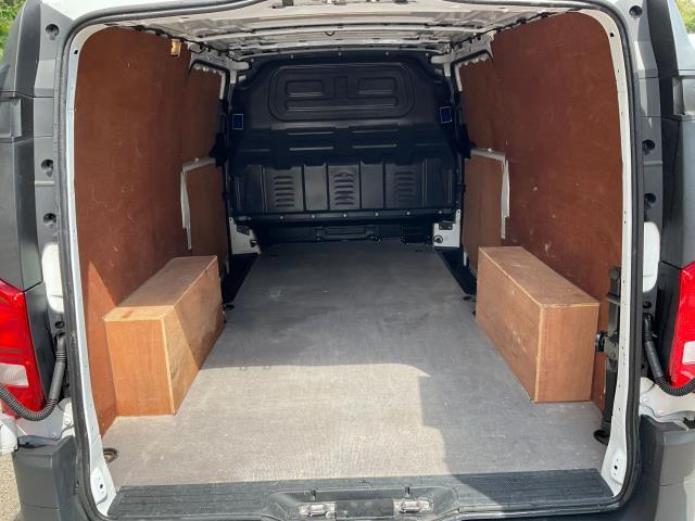 2021 Mercedes-Benz Vito 116Cdi Progressive Van 9G-Tronic (KM71OYJ) Image 13