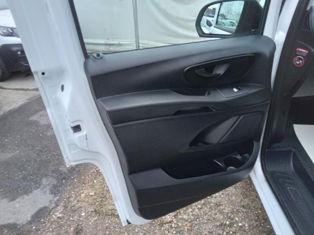2021 Mercedes-Benz Vito 116Cdi Progressive Van 9G-Tronic (KM71VGU) Image 17