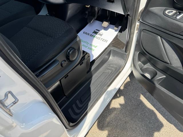 2022 Mercedes-Benz Vito L2 114Cdi Progressive Van (KM72BKX) Image 17