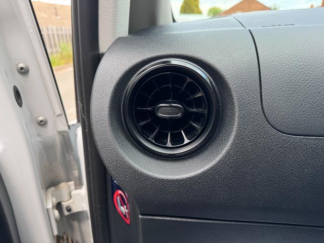 2022 Mercedes-Benz Vito 114 CDI L2 Progressive Van (KM72TEV) Image 49